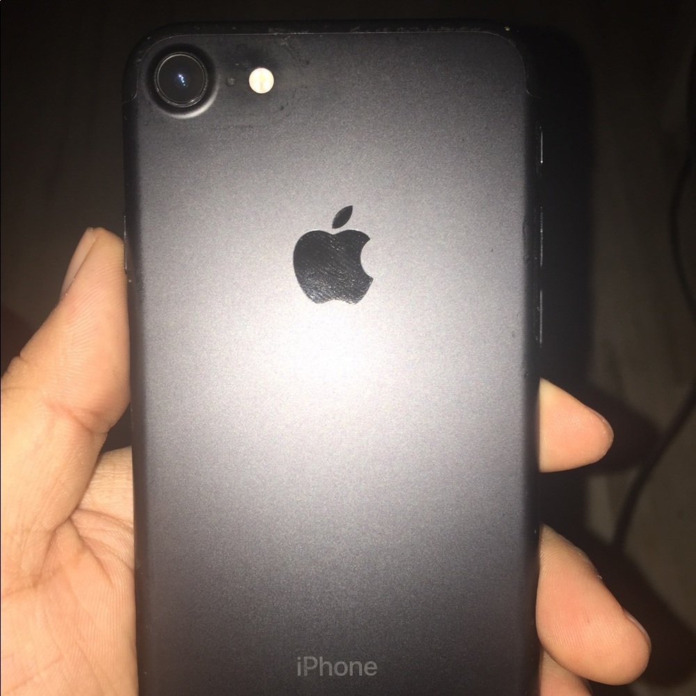 iPhone 7 for sell don’t use it no more and just want it out my hands 💯💯